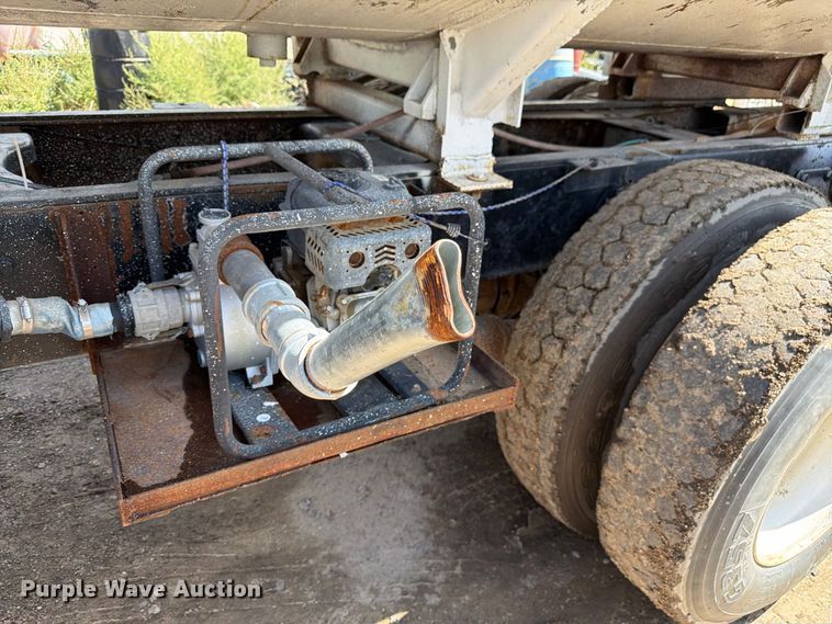 image for item FM7635 1975 Ford 9000 tank truck