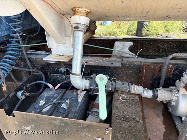image for item FM7635 1975 Ford 9000 tank truck