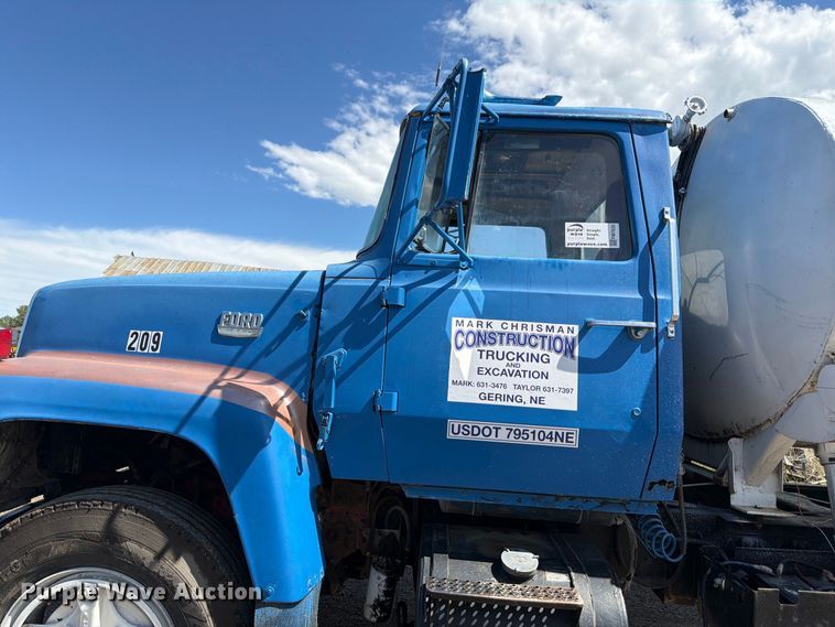 image for item FM7635 1975 Ford 9000 tank truck