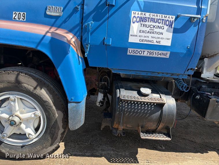image for item FM7635 1975 Ford 9000 tank truck