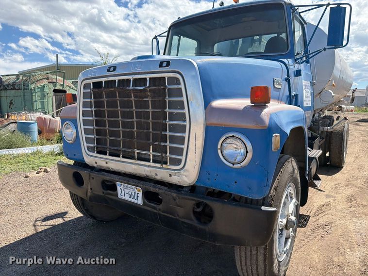 image for item FM7635 1975 Ford 9000 tank truck