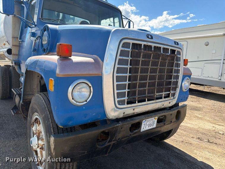 image for item FM7635 1975 Ford 9000 tank truck