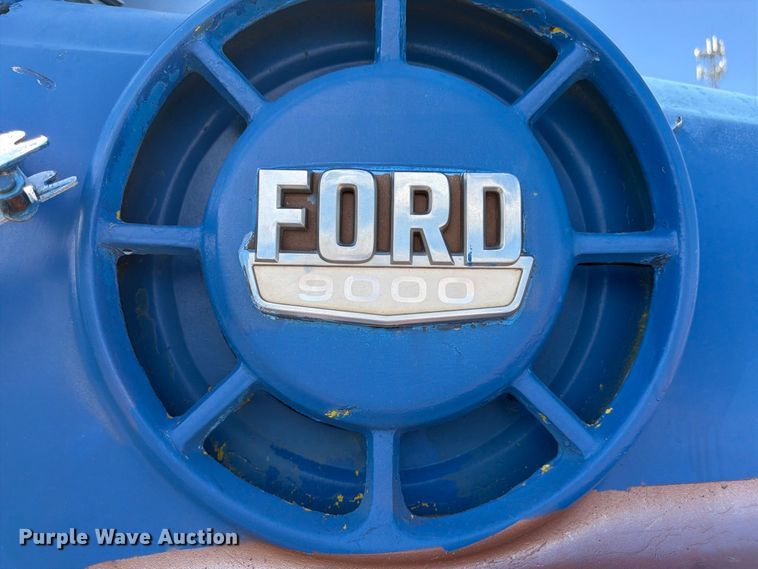 image for item FM7635 1975 Ford 9000 tank truck