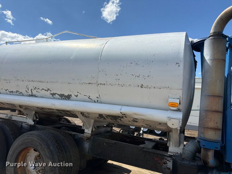 image for item FM7635 1975 Ford 9000 tank truck