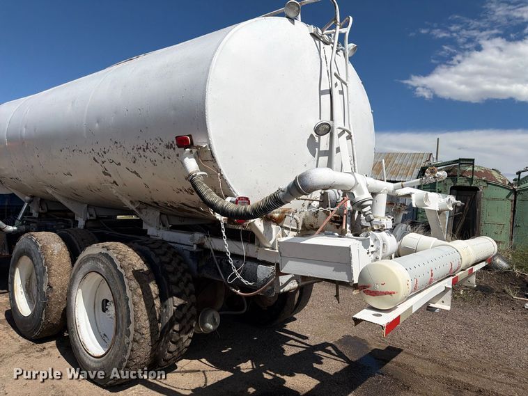 image for item FM7635 1975 Ford 9000 tank truck