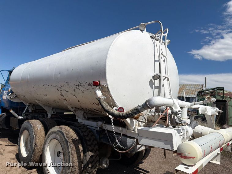 image for item FM7635 1975 Ford 9000 tank truck