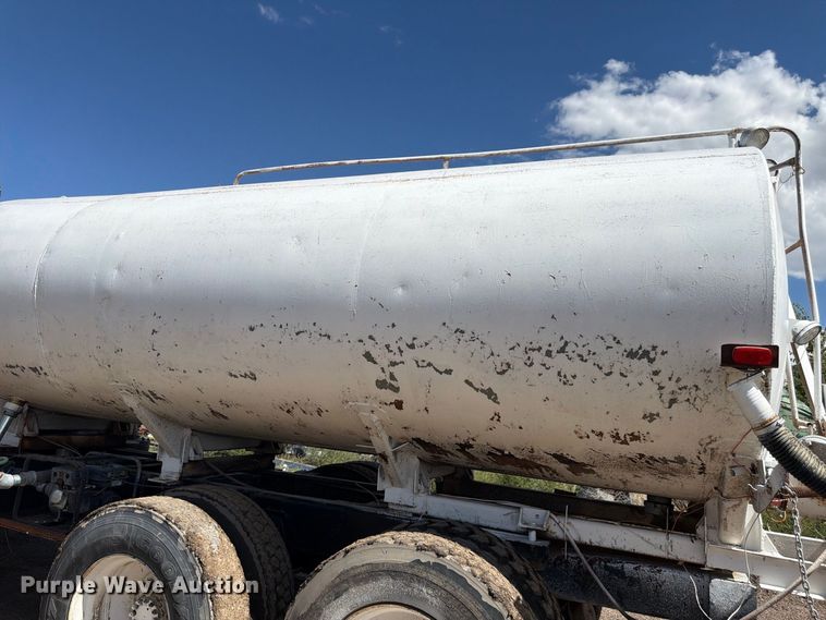 image for item FM7635 1975 Ford 9000 tank truck