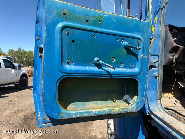 image for item FM7635 1975 Ford 9000 tank truck