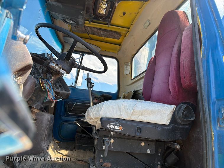 image for item FM7635 1975 Ford 9000 tank truck