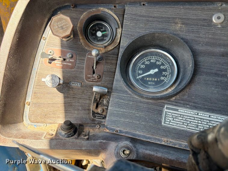 image for item FM7635 1975 Ford 9000 tank truck