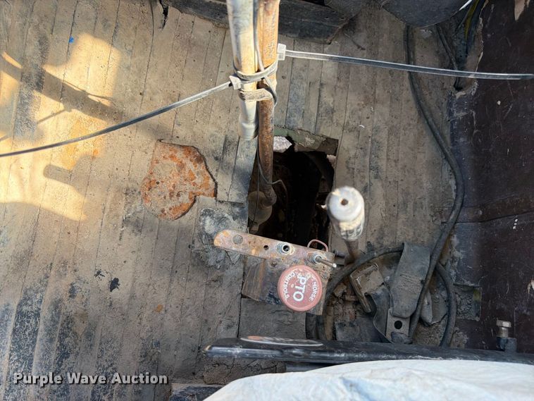 image for item FM7635 1975 Ford 9000 tank truck