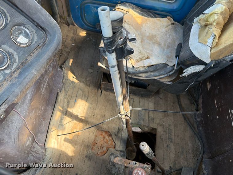 image for item FM7635 1975 Ford 9000 tank truck