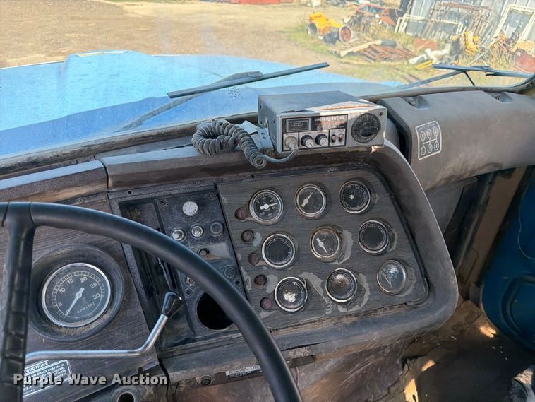 image for item FM7635 1975 Ford 9000 tank truck