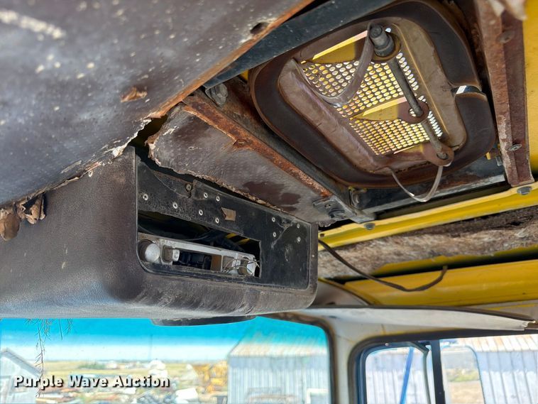 image for item FM7635 1975 Ford 9000 tank truck