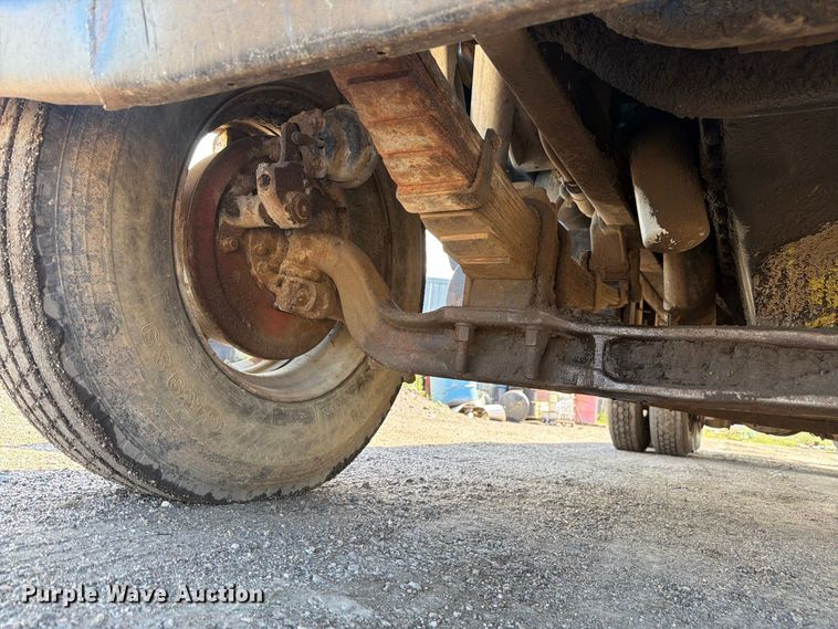 image for item FM7635 1975 Ford 9000 tank truck