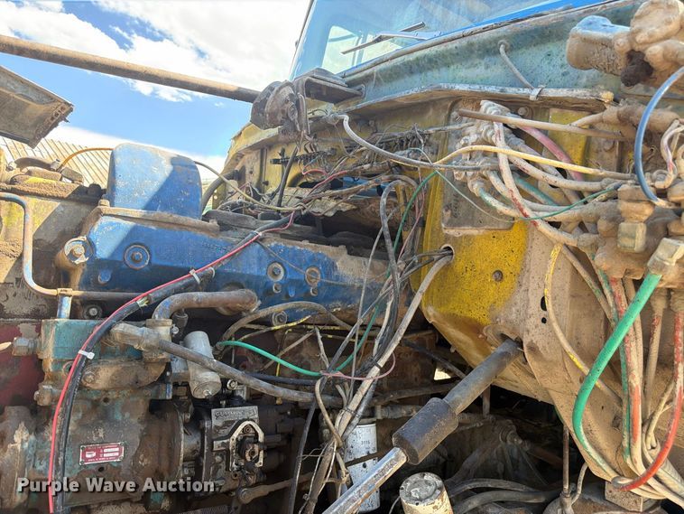 image for item FM7635 1975 Ford 9000 tank truck