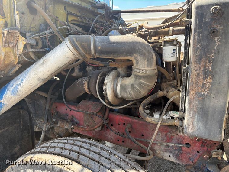 image for item FM7635 1975 Ford 9000 tank truck