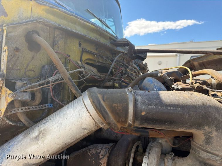 image for item FM7635 1975 Ford 9000 tank truck