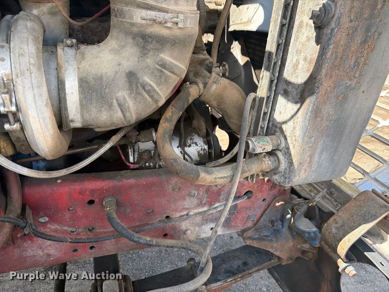 image for item FM7635 1975 Ford 9000 tank truck