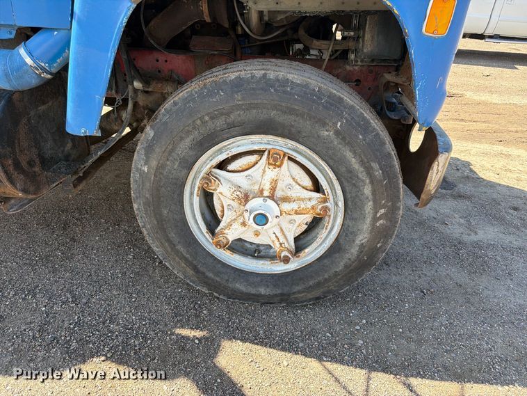 image for item FM7635 1975 Ford 9000 tank truck