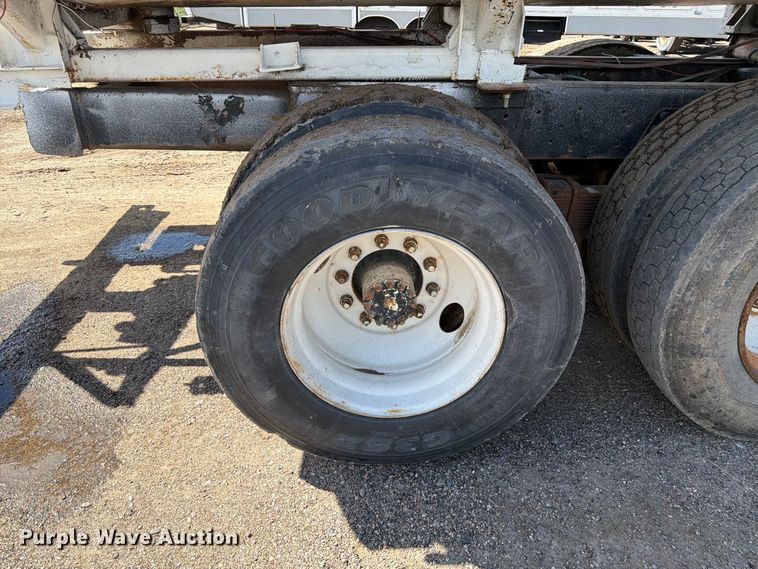 image for item FM7635 1975 Ford 9000 tank truck
