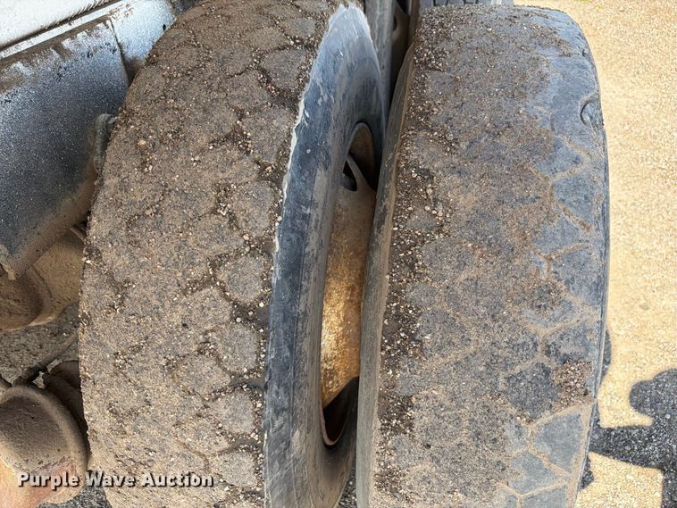 image for item FM7635 1975 Ford 9000 tank truck