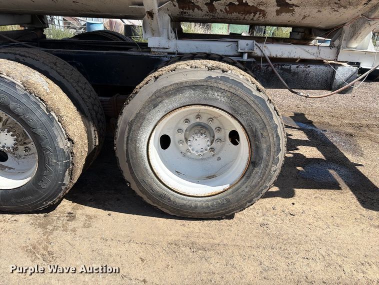 image for item FM7635 1975 Ford 9000 tank truck