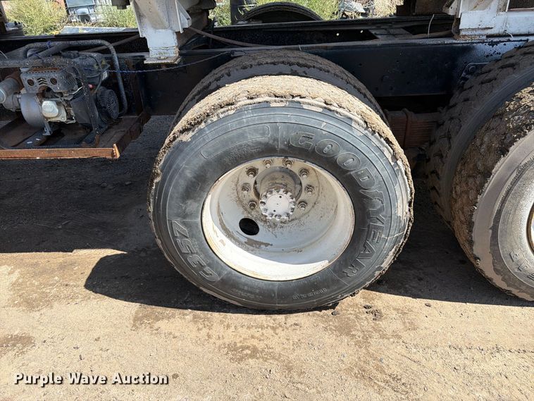 image for item FM7635 1975 Ford 9000 tank truck