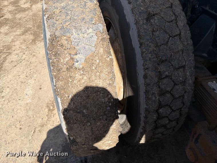 image for item FM7635 1975 Ford 9000 tank truck