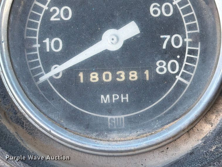 image for item FM7635 1975 Ford 9000 tank truck