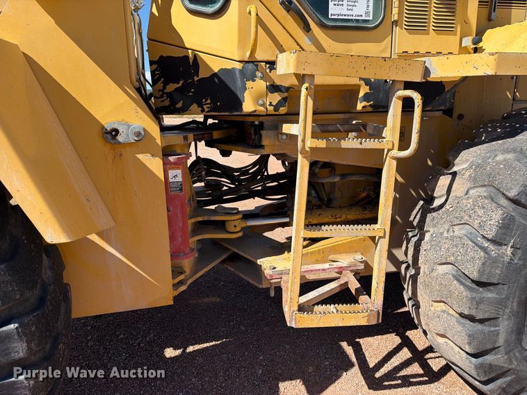 image for item FM7657 1995 John Deere 544G wheel loader