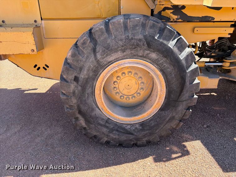 image for item FM7657 1995 John Deere 544G wheel loader