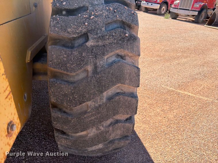 image for item FM7657 1995 John Deere 544G wheel loader