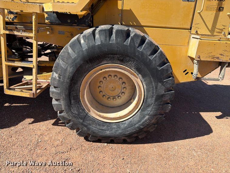image for item FM7657 1995 John Deere 544G wheel loader