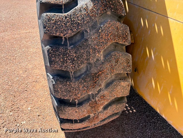 image for item FM7657 1995 John Deere 544G wheel loader