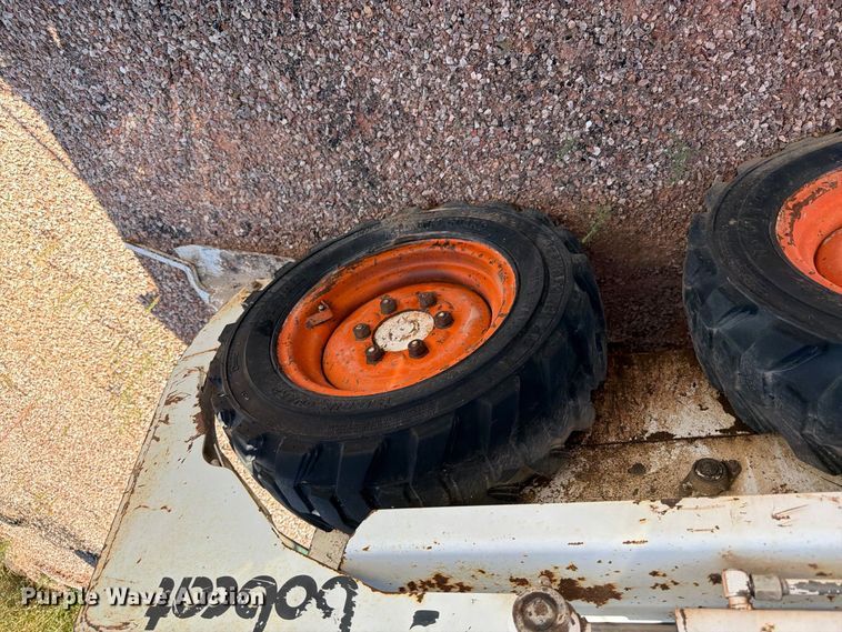 image for item FM7662 1988 Bobcat 542B skid steer loader