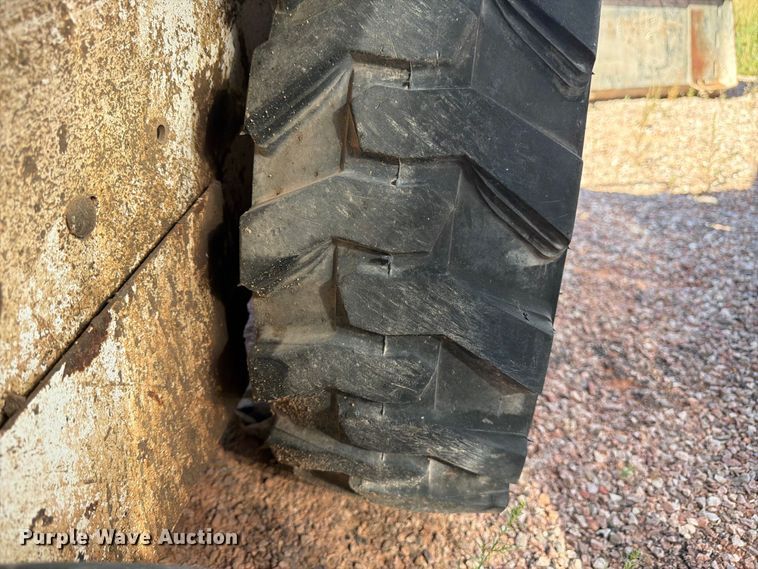 image for item FM7662 1988 Bobcat 542B skid steer loader