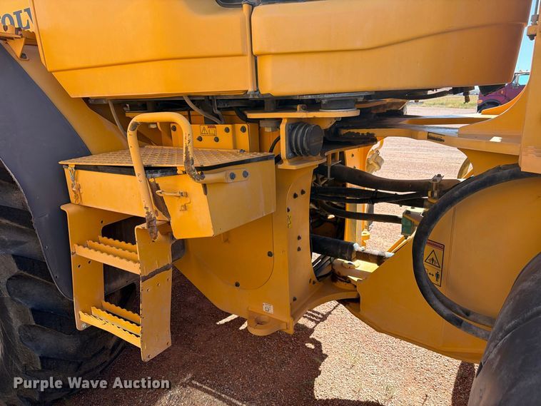 image for item FM7671 2010 Volvo L70F wheel loader