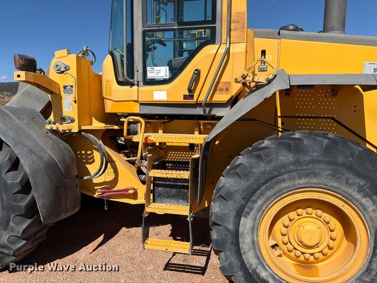 image for item FM7671 2010 Volvo L70F wheel loader