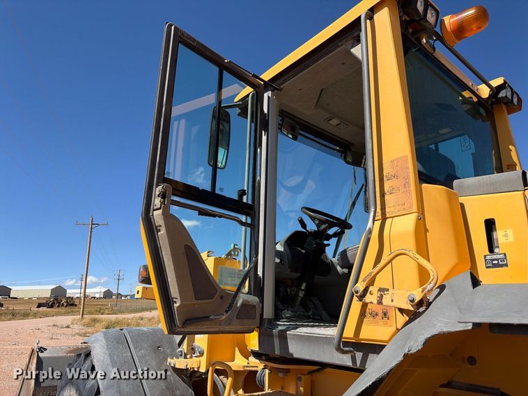 image for item FM7671 2010 Volvo L70F wheel loader
