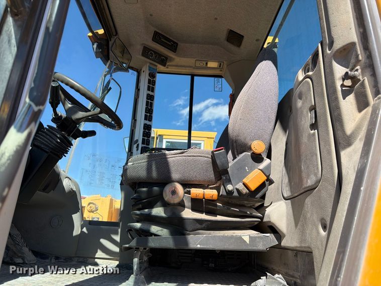 image for item FM7671 2010 Volvo L70F wheel loader