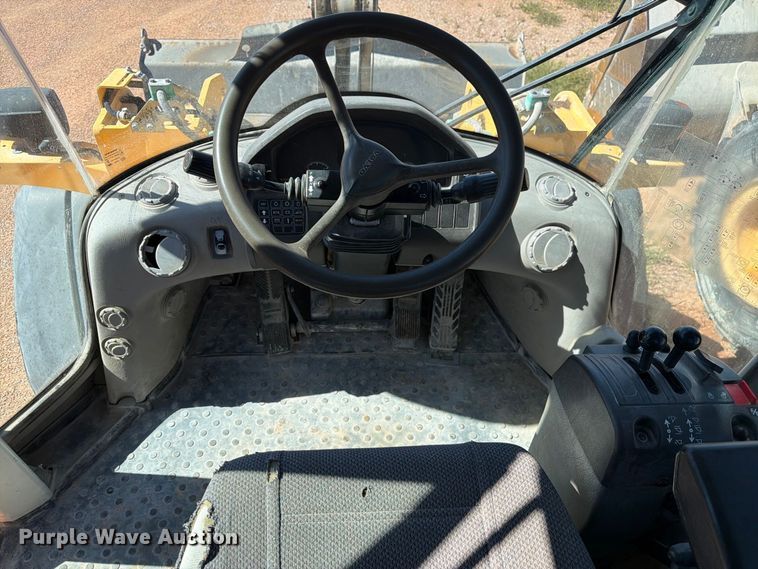 image for item FM7671 2010 Volvo L70F wheel loader