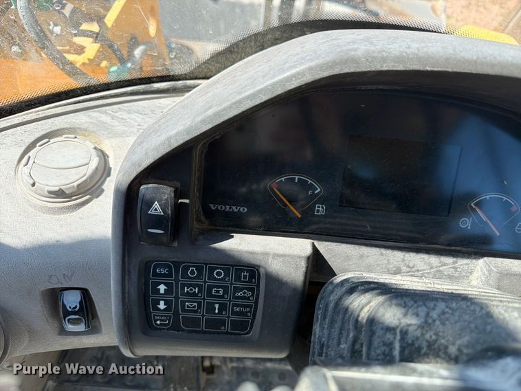 image for item FM7671 2010 Volvo L70F wheel loader