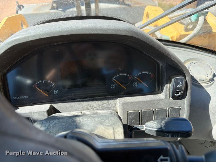 image for item FM7671 2010 Volvo L70F wheel loader