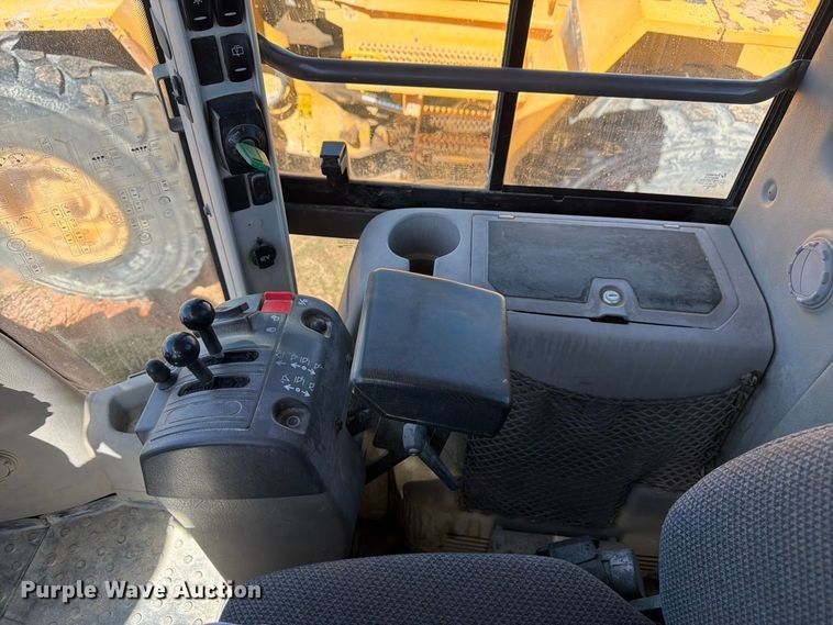 image for item FM7671 2010 Volvo L70F wheel loader