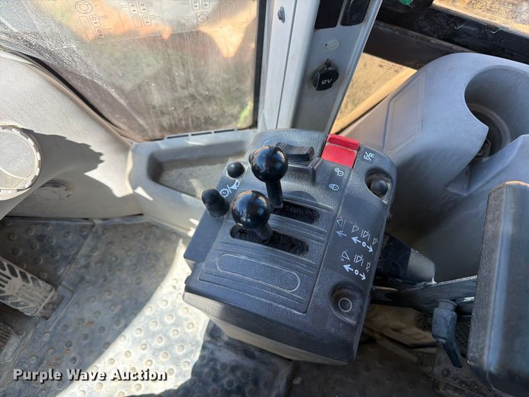 image for item FM7671 2010 Volvo L70F wheel loader