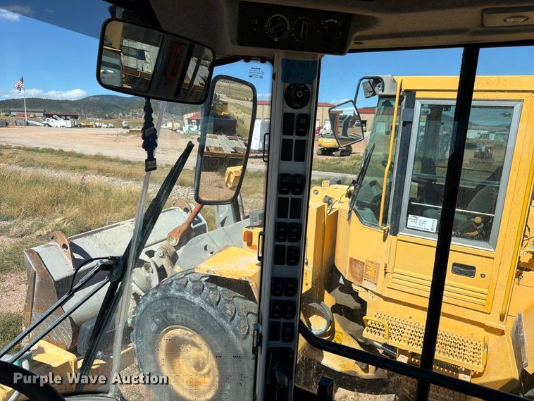 image for item FM7671 2010 Volvo L70F wheel loader