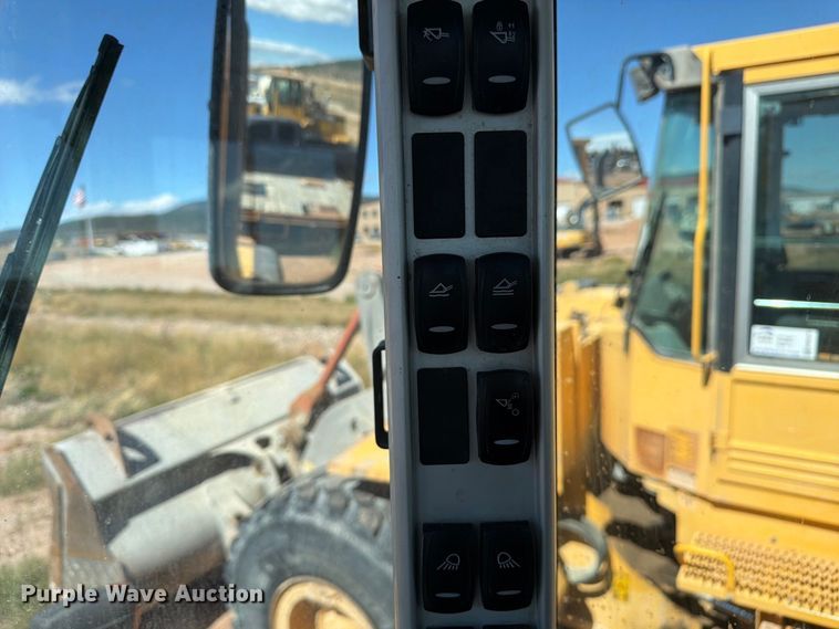 image for item FM7671 2010 Volvo L70F wheel loader