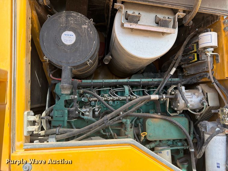 image for item FM7671 2010 Volvo L70F wheel loader