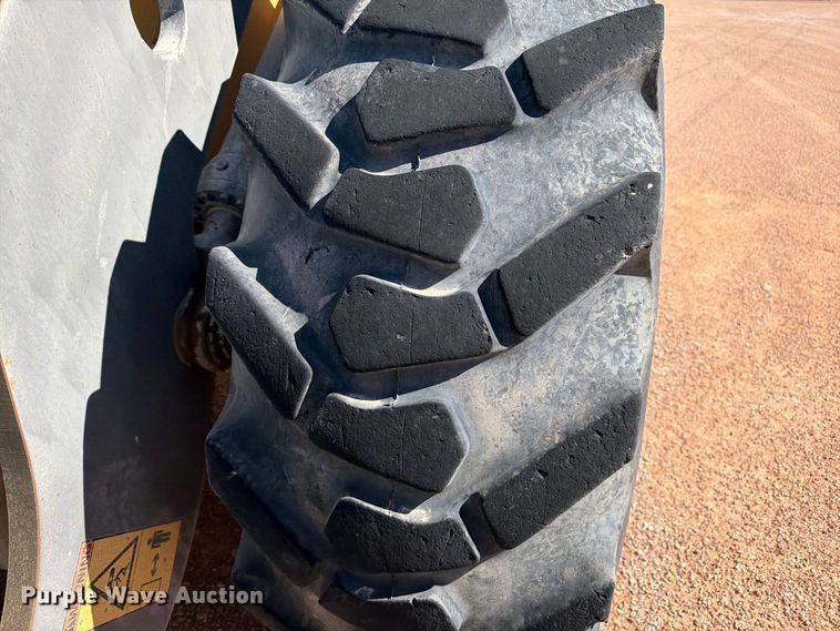 image for item FM7671 2010 Volvo L70F wheel loader